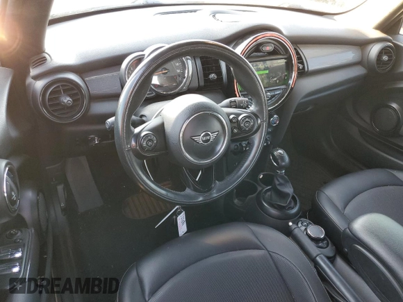 2019 MINI Convertible Cooper с VIN WMWWG5C5XK3F79624, выставлен на аукционе Copart как лот 42047405 с пробегом 52 977 миль миль и Списание • Salvage title. История ставок и продаж доступна на DreamBid. Изображение 8.