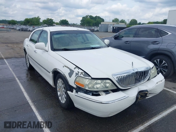 2007 Lincoln Town Car Signature с VIN 1LNHM81W77Y607433, выставлен на аукционе IAAI как лот 42344423 с пробегом 190 760 миль миль и . История ставок и продаж доступна на DreamBid. Изображение 1.