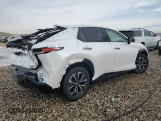 2024 Lexus RZ 450e Premium z VIN JTJAAAAB8RA023618, wystawiony jako Copart lot #43230375 z przebiegiem 8307 mil mil oraz Szkody całkowita. Historia ofert i sprzedaży dostępna na DreamBid. Obrazek 3.