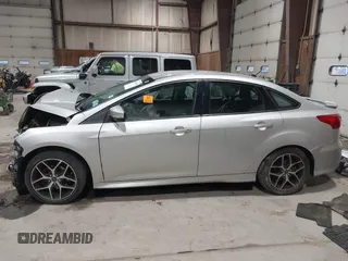 2015 Ford Focus SE with VIN 1FADP3F24FL272863, listed as a IAAI auction lot 41561084 with 103,875 mi miles. Bid and sale history available at carsss.com. Image 15.