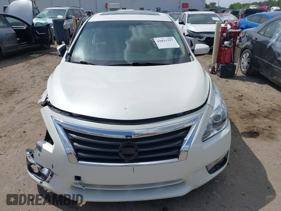 2014 Nissan Altima 2.5 S with VIN 1N4AL3AP5EC170567, listed as a IAAI auction lot 42011327 with 211,747 mi miles. Bid and sale history available at carsss.com. Image 11.