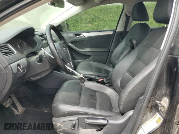 2014 Volkswagen Jetta SE z VIN 3VWD07AJ7EM220416, wystawiony jako Copart lot #60397265 z przebiegiem 184 854 mil mil oraz Czysty tytuł • Clean title. Historia ofert i sprzedaży dostępna na DreamBid. Obrazek 7.