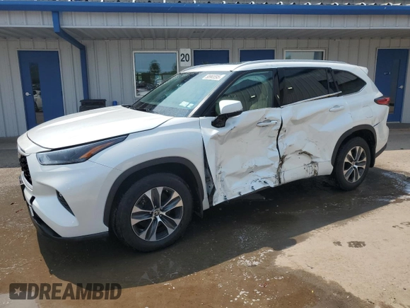 2022 Toyota Highlander XLE with VIN 5TDGZRBH1NS164177, listed as a Copart auction lot 58965595 with 72,284 mi miles and Salvage title. Bid and sale history available at DreamBid. Image 1.