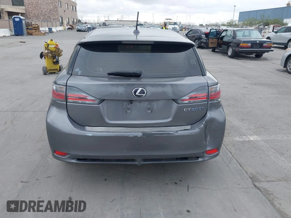 2013 Lexus CT 200h z VIN JTHKD5BH5D2172224, wystawiony jako IAAI lot #41910672 z przebiegiem 160 411 mil mil oraz . Historia ofert i sprzedaży dostępna na DreamBid. Obrazek 16.