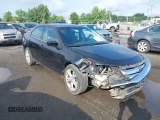 2012 Ford Fusion SE z VIN 3FAHP0HAXCR445397, wystawiony jako IAAI lot #42678943 z przebiegiem 215 421 mil mil oraz . Historia ofert i sprzedaży dostępna na DreamBid. Obrazek 1.