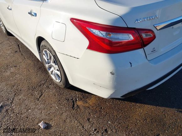 2017 Nissan Altima 2.5 SR with VIN 1N4AL3AP7HC162393, listed as a IAAI auction lot 41057884 with 172,433 mi miles. Bid and sale history available at carsss.com. Image 19.