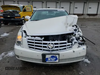 2008 Cadillac DTS 1SD z VIN 1G6KD57Y78U104174, wystawiony jako Copart lot #44759355 z przebiegiem 101 428 mil mil oraz Szkoda całkowita • Salvage title. Historia ofert i sprzedaży dostępna na DreamBid. Obrazek 5.