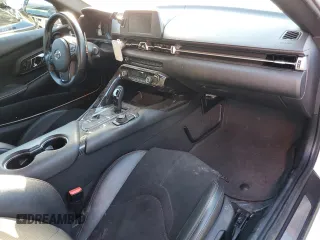 2020 Toyota Supra 3.0 z VIN WZ1DB4C06LW028984, wystawiony jako Copart lot #82659403 z przebiegiem 38 776 mil mil oraz . Historia ofert i sprzedaży dostępna na DreamBid. Obrazek 8.