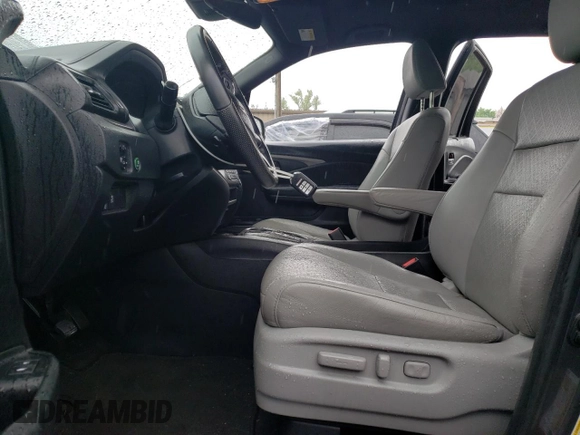 2019 Honda Passport EX-L z VIN 5FNYF8H50KB028465, wystawiony jako Copart lot #56160545 z przebiegiem 100 636 mil mil oraz Szkoda całkowita • Salvage title. Historia ofert i sprzedaży dostępna na DreamBid. Obrazek 7.