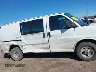 2021 GMC Savana Cargo Van with VIN 1GTW7AF73M1305847, listed as a IAAI auction lot 41728591 with 124,154 mi miles. Bid and sale history available at carsss.com. Image 13.