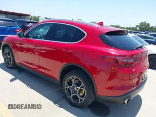 2018 Alfa Romeo Stelvio z VIN ZASFAKAN8J7B64173, wystawiony jako IAAI lot #42355202 z przebiegiem 111 698 mil mil oraz . Historia ofert i sprzedaży dostępna na DreamBid. Obrazek 3.