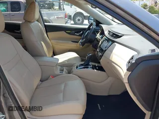 2017 Nissan Rogue SL Hybrid z VIN 5N1ET2MV9HC768242, wystawiony jako IAAI lot #42443514 z przebiegiem 84 879 mil mil oraz . Historia ofert i sprzedaży dostępna na DreamBid. Obrazek 5.