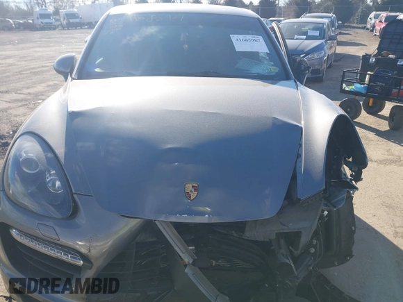 2014 Porsche Cayenne GTS z VIN WP1AD2A27ELA75187, wystawiony jako IAAI lot #41685987 z przebiegiem 77 962 mil mil oraz . Historia ofert i sprzedaży dostępna na DreamBid. Obrazek 13.