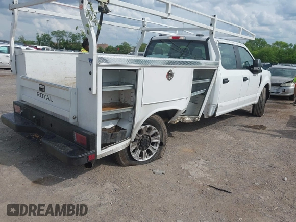 2022 Ford Super Duty F-250 SRW XL with VIN 1FD7W2A66NEF91226, listed as a IAAI auction lot 42099133 with 62,760 mi miles. Bid and sale history available at carsss.com. Image 4.