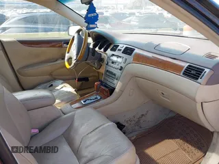 2005 Lexus ES 330 with VIN JTHBA30G255105717, listed as a IAAI auction lot 42083955 with 198,185 mi miles. Bid and sale history available at carsss.com. Image 5.