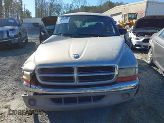 2000 Dodge Dakota with VIN 1B7GL22X9YS521262, listed as a IAAI auction lot 41635416 with 403,083 mi miles. Bid and sale history available at carsss.com. Image 12.
