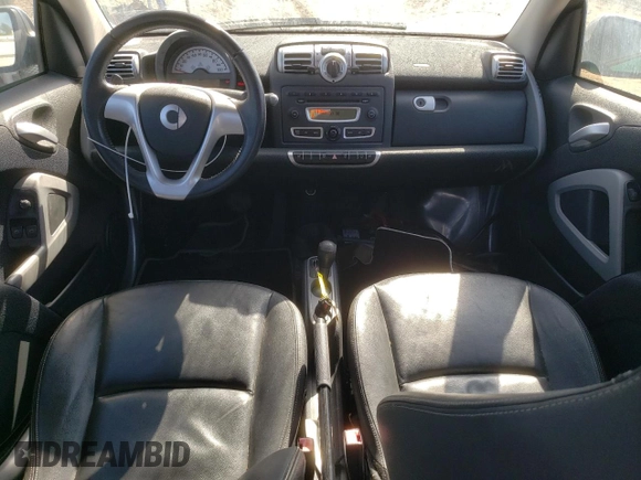 2008 Smart fortwo Pure z VIN WMEEJ31X18K113151, wystawiony jako Copart lot #79044774 z przebiegiem 56 530 mil mil oraz Czysty tytuł • Clean title. Historia ofert i sprzedaży dostępna na DreamBid. Obrazek 8.