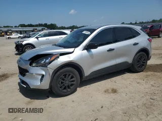 2020 Ford Escape SE z VIN 1FMCU9G68LUA53294, wystawiony jako Copart lot #57665695 z przebiegiem 83 837 mil mil oraz Szkoda całkowita • Salvage title. Historia ofert i sprzedaży dostępna na DreamBid. Obrazek 1.