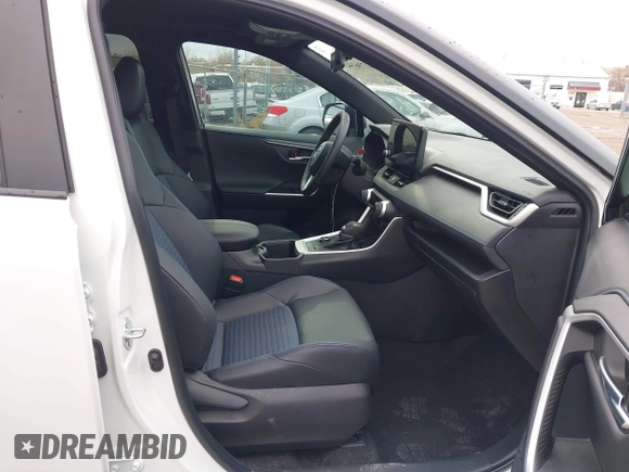 2024 Toyota RAV4 Hybrid XSE with VIN 2T3E6RFV3RW066031, listed as a IAAI auction lot 41736142 with 8,007 mi miles. Bid and sale history available at carsss.com. Image 5.