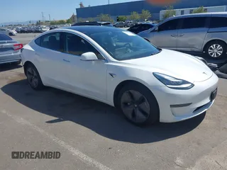 2020 Tesla Model 3 Standard Range Plus z VIN 5YJ3E1EA1LF630041, wystawiony jako IAAI lot #42385280 z przebiegiem 83 257 mil mil oraz . Historia ofert i sprzedaży dostępna na DreamBid. Obrazek 1.