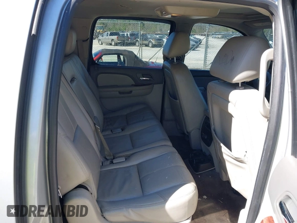 2014 Chevrolet Suburban LT with VIN 1GNSCJE06ER105294, listed as a IAAI auction lot 41687882 with 200,698 mi miles. Bid and sale history available at carsss.com. Image 8.