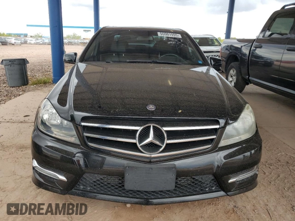 2014 Mercedes-Benz C 250 Sport z VIN WDDGF4HB7EG251001, wystawiony jako Copart lot #55901995 z przebiegiem 128 124 mil mil oraz Czysty tytuł • Clean title. Historia ofert i sprzedaży dostępna na DreamBid. Obrazek 5.