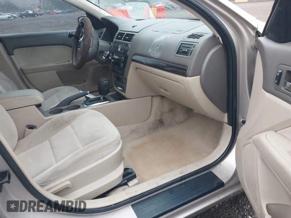 2008 Ford Fusion SEL with VIN 3FAHP08128R101909, listed as a IAAI auction lot 41568253 with 121,382 mi miles. Bid and sale history available at carsss.com. Image 5.