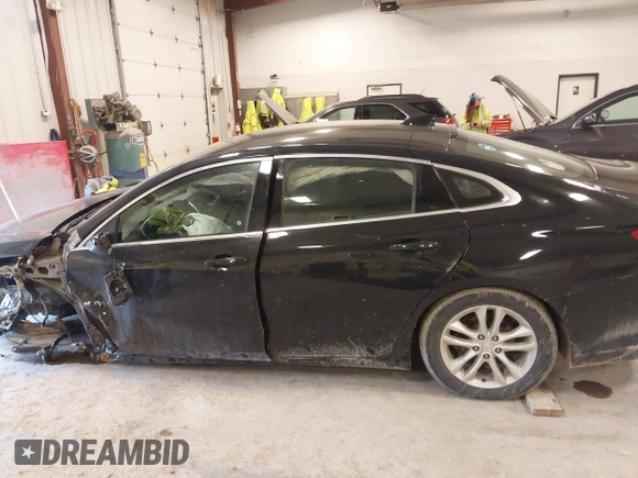 2018 Chevrolet Malibu LT with VIN 1G1ZD5ST4JF242300, listed as a IAAI auction lot 41812034 with 121,769 mi miles. Bid and sale history available at carsss.com. Image 14.