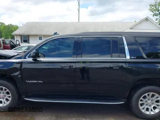 2019 GMC Yukon XL SLT z VIN 1GKS2GKC0KR394301, wystawiony jako IAAI lot #42255631 z przebiegiem 149 222 mil mil oraz . Historia ofert i sprzedaży dostępna na DreamBid. Obrazek 14.