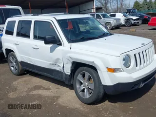 2017 Jeep Patriot High Altitude z VIN 1C4NJPFA1HD153258, wystawiony jako IAAI lot #41846706 z przebiegiem 57 048 mil mil oraz . Historia ofert i sprzedaży dostępna na DreamBid. Obrazek 1.
