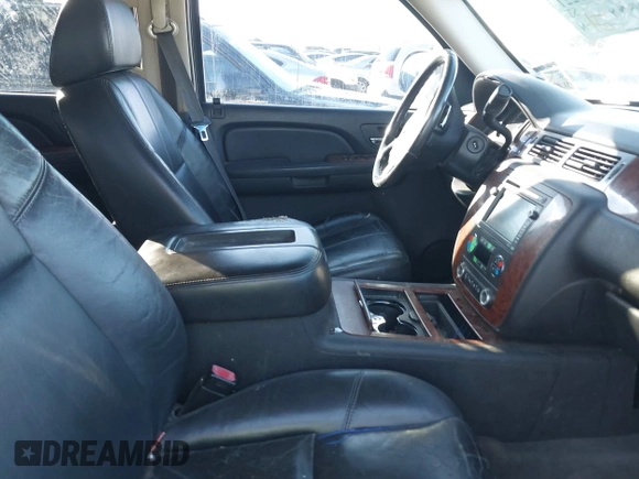 2007 Chevrolet Suburban LT with VIN 1GNFC16037R407726, listed as a IAAI auction lot 41480221 with 247,857 mi miles and . Bid and sale history available at DreamBid. Image 5.