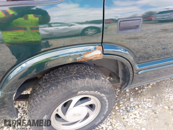 2003 Chevrolet Blazer LS z VIN 1GNDT13X93K177170, wystawiony jako IAAI lot #41839837 z przebiegiem 148 555 mil mil oraz . Historia ofert i sprzedaży dostępna na DreamBid. Obrazek 17.