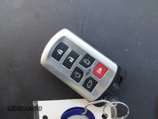 2014 Toyota Sienna XLE z VIN 5TDYK3DC6ES420613, wystawiony jako IAAI lot #41207273 z przebiegiem 58 775 mil mil oraz . Historia ofert i sprzedaży dostępna na DreamBid. Obrazek 11.