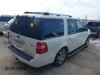 2010 Ford Expedition Limited z VIN 1FMJU1K5XAEA58785, wystawiony jako IAAI lot #42740811 z przebiegiem Nie podano mil oraz . Historia ofert i sprzedaży dostępna na DreamBid. Obrazek 4.