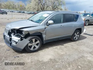 2016 Jeep Compass Latitude z VIN 1C4NJCEA3GD748900, wystawiony jako IAAI lot #42150337 z przebiegiem 72 190 mil mil oraz . Historia ofert i sprzedaży dostępna na DreamBid. Obrazek 2.