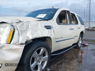 2007 Cadillac Escalade z VIN 1GYFK63837R139628, wystawiony jako IAAI lot #41108201 z przebiegiem 243 847 mil mil oraz . Historia ofert i sprzedaży dostępna na DreamBid. Obrazek 17.