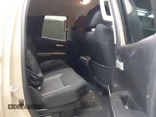 2017 Toyota Tundra SR5 z VIN 5TFRY5F18HX222592, wystawiony jako IAAI lot #42213820 z przebiegiem 204 876 mil mil oraz . Historia ofert i sprzedaży dostępna na DreamBid. Obrazek 8.