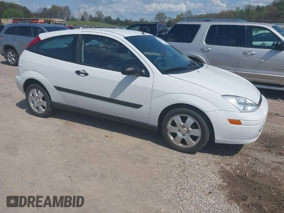 2001 Ford Focus ZX3 z VIN 3FAFP31381R210045, wystawiony jako IAAI lot #41912083 z przebiegiem 52 931 mil mil oraz . Historia ofert i sprzedaży dostępna na DreamBid. Obrazek 1.