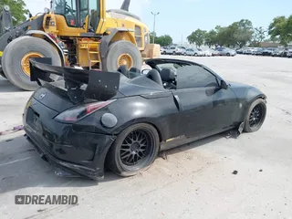 2004 Nissan 350Z Touring z VIN JN1AZ36A14M253275, wystawiony jako IAAI lot #42181345 z przebiegiem 63 886 mil mil oraz . Historia ofert i sprzedaży dostępna na DreamBid. Obrazek 4.