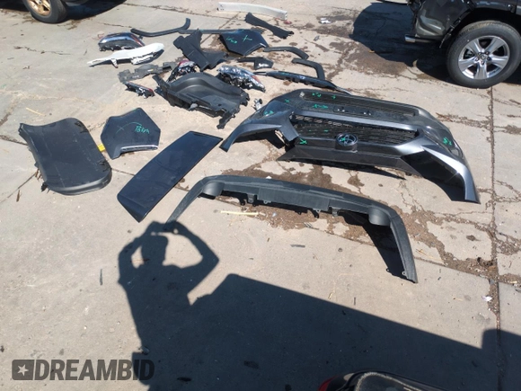 2022 Toyota RAV4 XLE with VIN 2T3P1RFV6NC280031, listed as a Copart auction lot 61268205 with 8,348 mi miles and Salvage title. Bid and sale history available at DreamBid. Image 13.