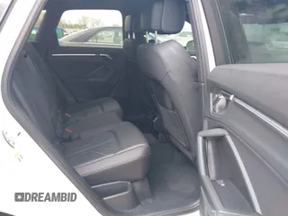 2022 Audi Q3 S line Premium Plus z VIN WA1EECF31N1148535, wystawiony jako IAAI lot #41947659 z przebiegiem 31 880 mil mil oraz . Historia ofert i sprzedaży dostępna na DreamBid. Obrazek 8.