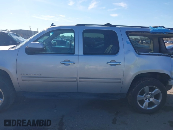 2014 Chevrolet Suburban LT with VIN 1GNSCJE0XER131638, listed as a IAAI auction lot 41305777 with 200,962 mi miles. Bid and sale history available at carsss.com. Image 14.