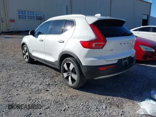 2021 Volvo XC40 Momentum with VIN YV4162UK8M2499552, listed as a IAAI auction lot 41375452 with 72,189 mi miles. Bid and sale history available at carsss.com. Image 3.