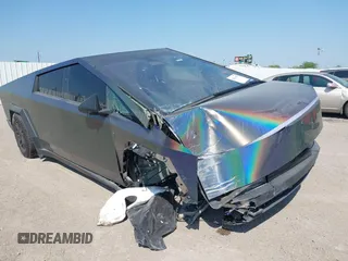 2024 Tesla Cybertruck z VIN 7G2CEHED4RA024805, wystawiony jako IAAI lot #42034257 z przebiegiem Nie podano mil oraz . Historia ofert i sprzedaży dostępna na DreamBid. Obrazek 6.