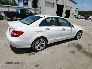 2013 Mercedes-Benz C 300 Sport z VIN WDDGF8AB3DR244616, wystawiony jako Copart lot #63582305 z przebiegiem 138 043 mil mil oraz Czysty tytuł • Clean title. Historia ofert i sprzedaży dostępna na DreamBid. Obrazek 3.