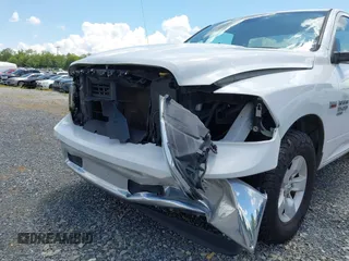 2019 Ram 1500 Tradesman z VIN 3C6JR6DT4KG561518, wystawiony jako IAAI lot #42726625 z przebiegiem 161 859 mil mil oraz . Historia ofert i sprzedaży dostępna na DreamBid. Obrazek 6.