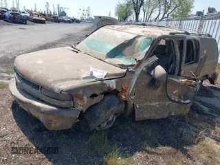 2003 Chevrolet Suburban LT z VIN 3GNEC16Z23G120835, wystawiony jako IAAI lot #41885363 z przebiegiem Nie podano mil oraz . Historia ofert i sprzedaży dostępna na DreamBid. Obrazek 2.