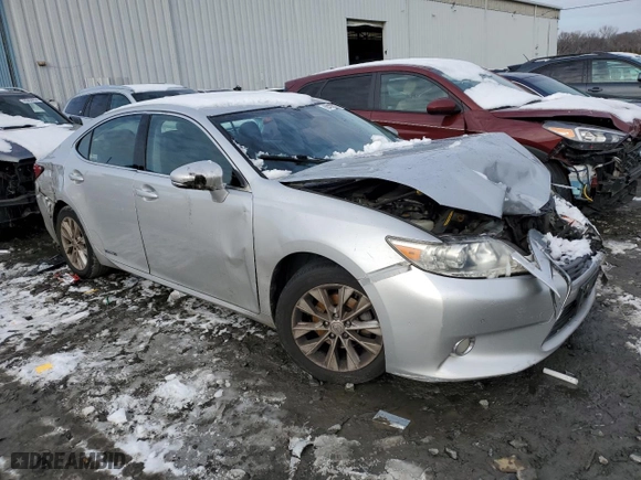 2013 Lexus ES 300h Hybrid with VIN JTHBW1GGXD2015825, listed as a Copart auction lot 86022864 with 8,417 mi miles and Clean Title. Bid and sale history available at carsss.com. Image 4.