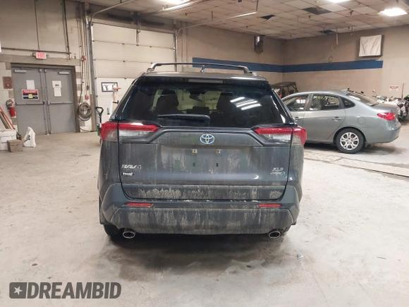 2021 Toyota RAV4 Hybrid XLE with VIN JTMRWRFV2MD125979, listed as a IAAI auction lot 41686695 with 79,737 mi miles. Bid and sale history available at carsss.com. Image 17.