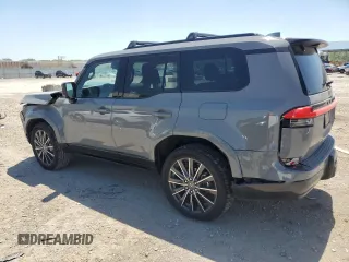 2024 Lexus GX 550 Luxury z VIN JTJVBCDX8R5012211, wystawiony jako Copart lot #56460015 z przebiegiem 14 193 mil mil oraz Szkody całkowita. Historia ofert i sprzedaży dostępna na DreamBid. Obrazek 2.